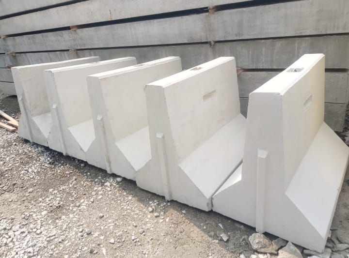 Unit road barrier beton precast siap pasang